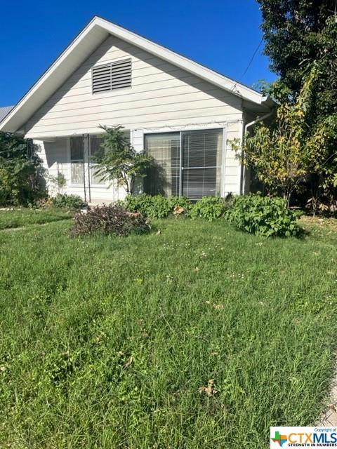 401 NELSON ST, Yoakum, TX 77995 Single Family Residence For Sale  MLS# 528795