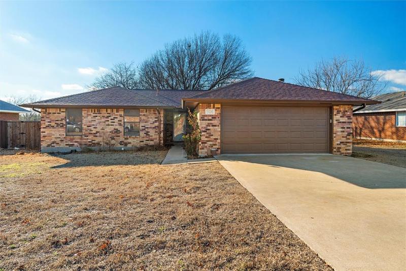 504 Bluebird Ln, Red Oak, TX 75154 for Sale