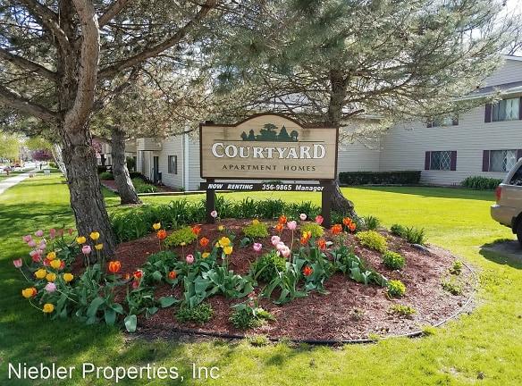 808 S Lincoln Ave - Beaver Dam, WI 53916 - Home For Rent