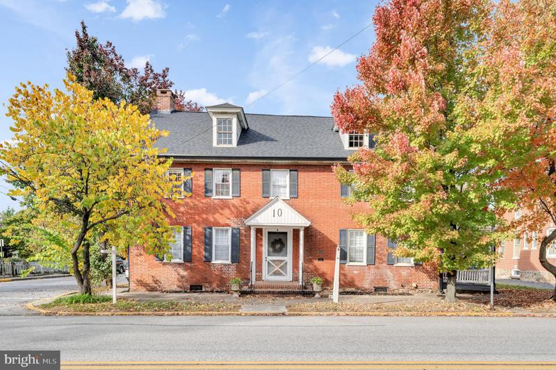 10 Lincoln Way West, New Oxford, PA 17350 for Sale
