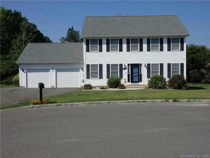 687 LAKESIDE BLVD W, Waterbury, CT 06708 Single Family Residence For Sale  MLS# 170617694