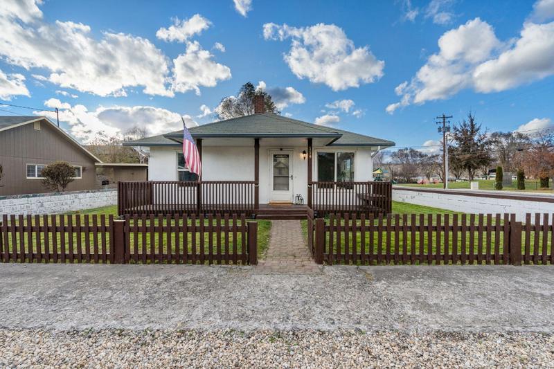 114 SE 9th Street, Madras OR 97741 for Sale