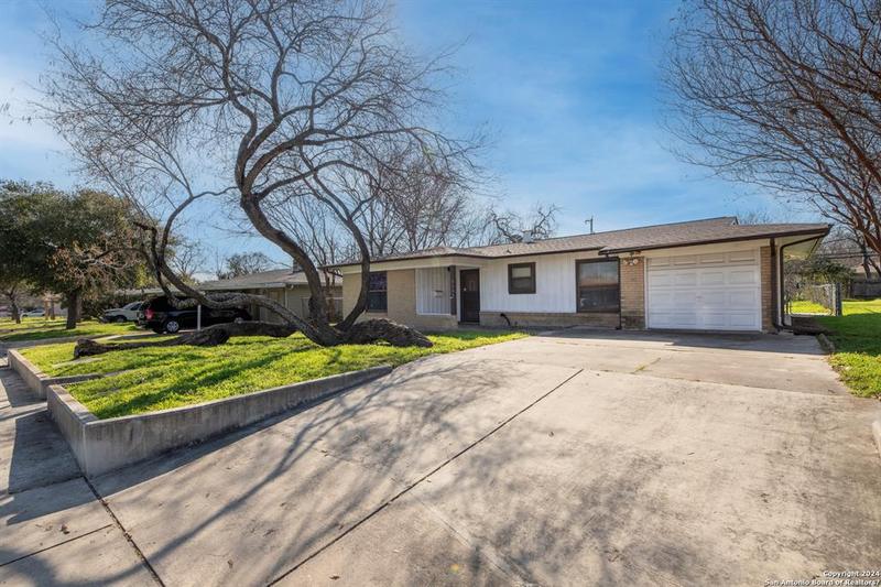 3342 W WOODLAWN AVE, San Antonio, TX 78228-4848 for Sale