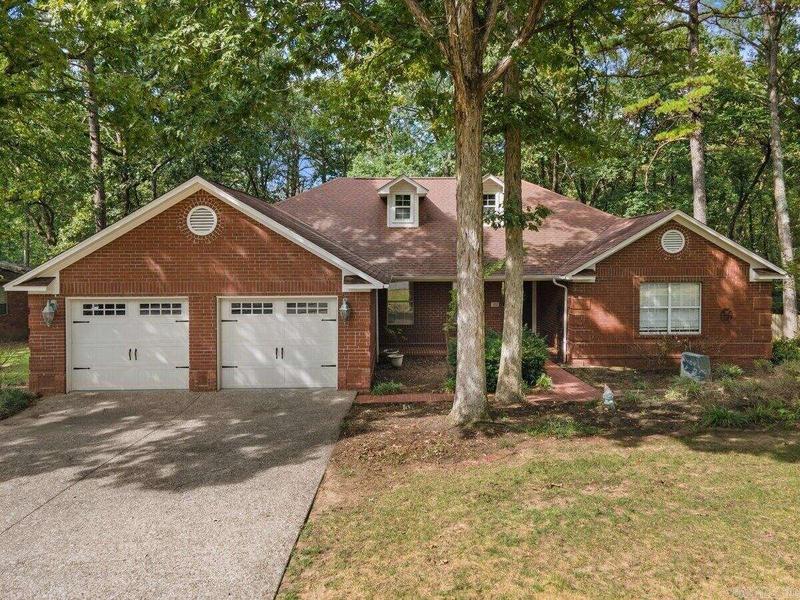122 Hillcrest Dr, Russellville, AR 72802  623863988 for Sale