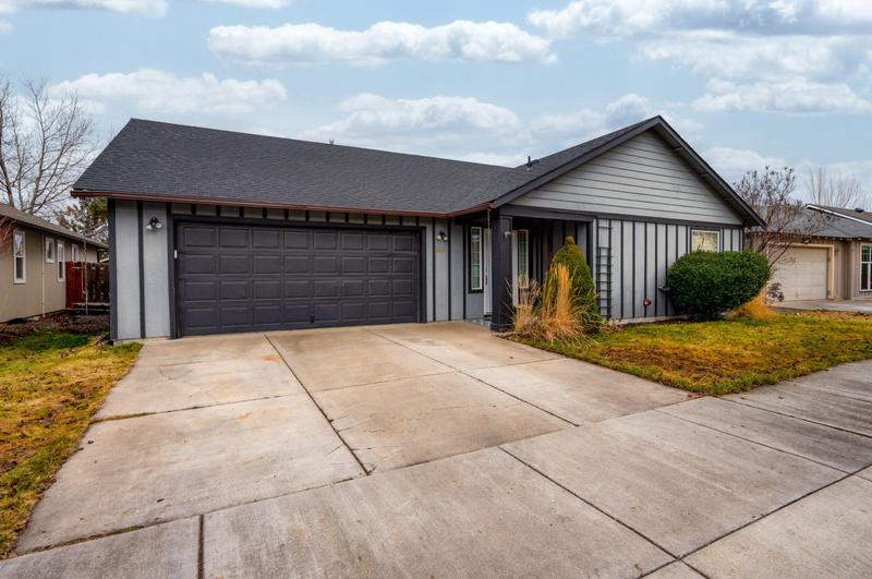 3335 SW Indian Pl, Redmond, OR 97756 - MLS 220175959 for Sale