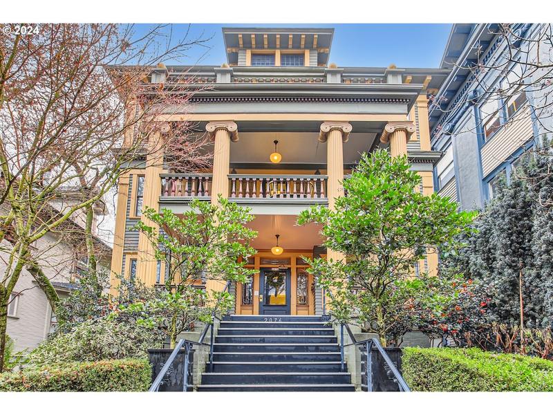 2076 NW KEARNEY ST 7, Portland OR 97209 for Sale
