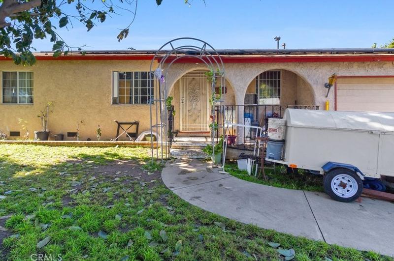 8425 Lennox Ave, Panorama City, CA 91402 - MLS SR24016495 for Sale