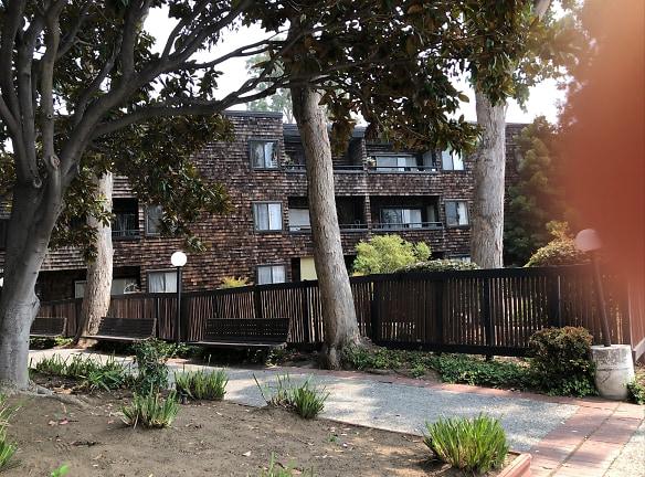 Redwood City Commons Apartments - 875 Walnut St - Redwood City, CA Apartments for Rent