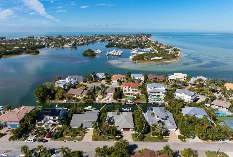 607 N POINT DR, HOLMES BEACH, FL 34217 Single Family Residence For Sale  MLS# A4597576