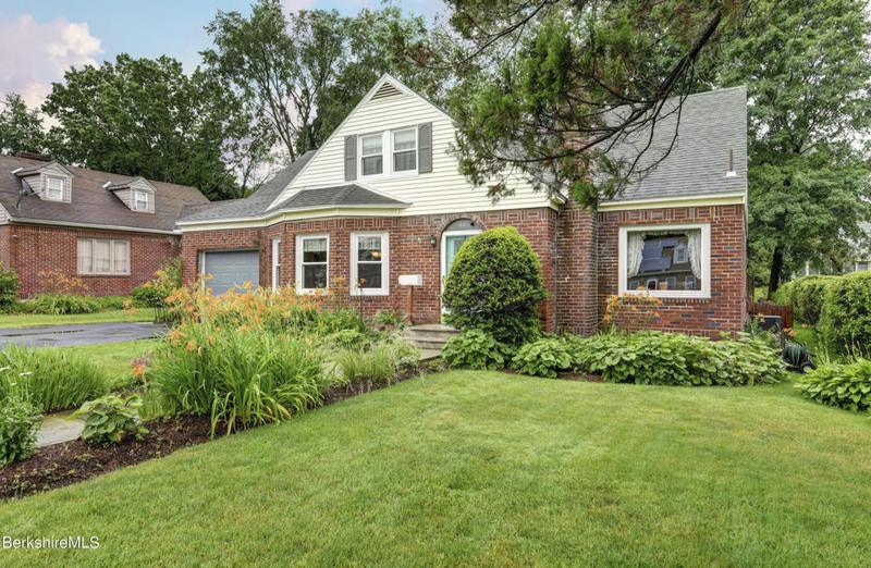 44 SAMPSON PKWY, Pittsfield, MA 01201 Single Family Residence For Sale  MLS# 242454