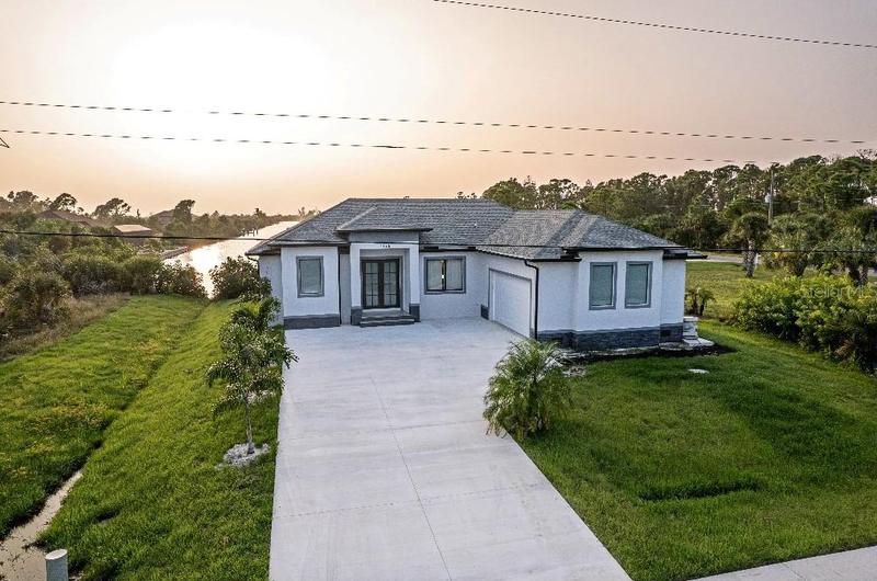 10155 Hallendale Dr, Port Charlotte, FL 33981 - MLS W7861309 for Sale