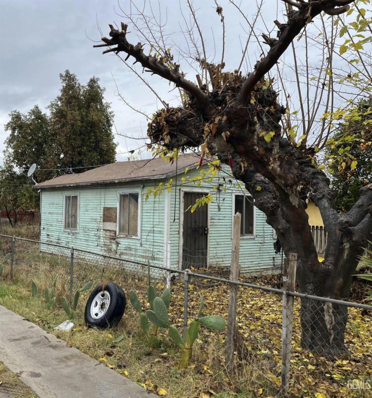 10906 SAN GORGONIO ST, Lamont, CA 93241 Single Family Residence For Sale  MLS# 202400972