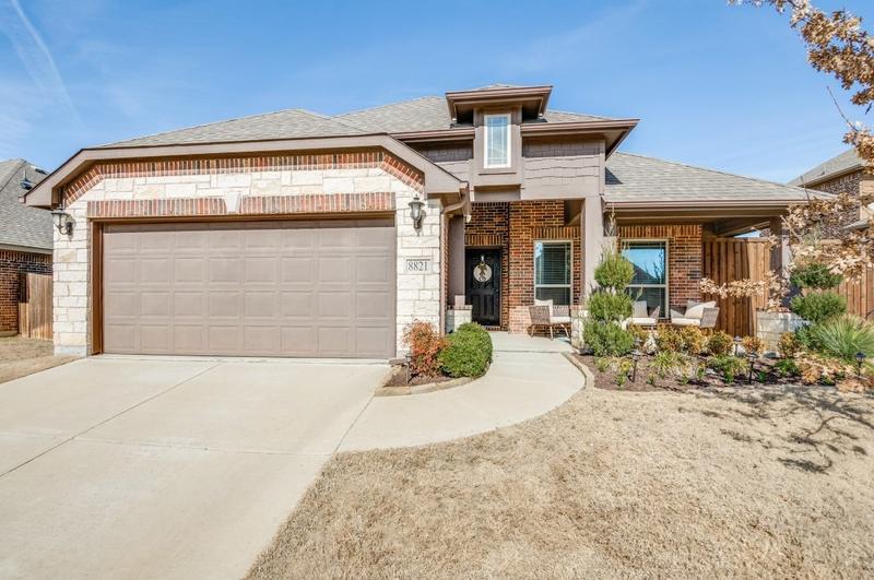 8821 Cassidy Ln, Aubrey, TX 76227 - MLS 20528334 for Sale