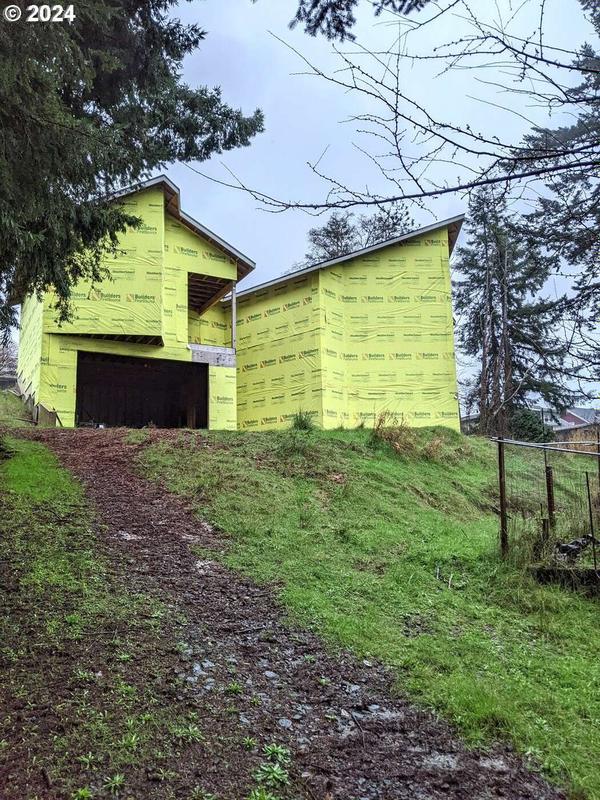 2495 CHESTER ST, North Bend, OR 97459  623636550 for Sale