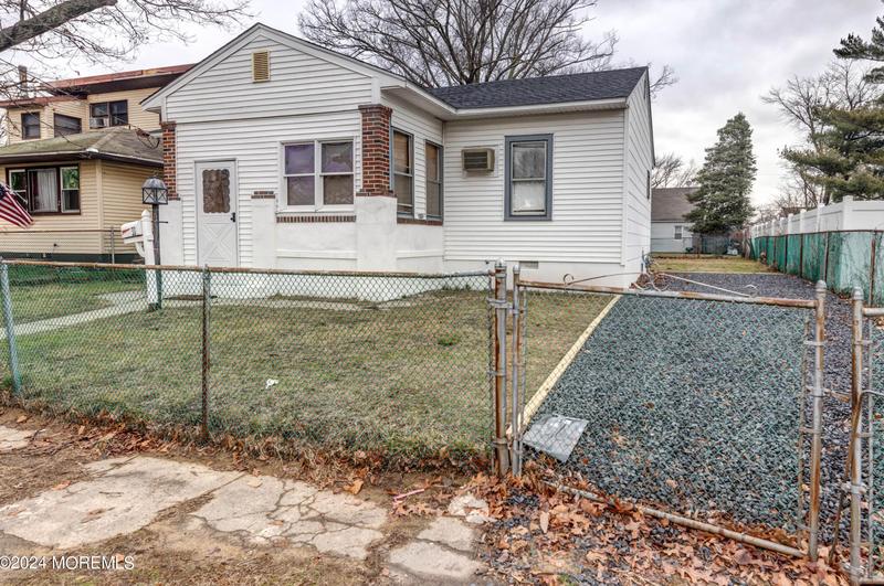 33 8th St, Hazlet Township, NJ 07734 - MLS 22402633 for Sale