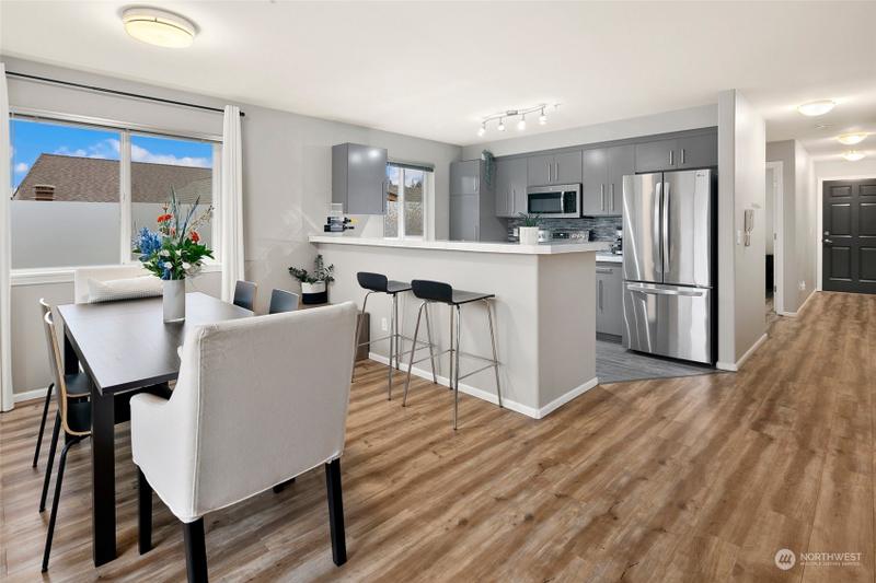 10511 Midvale Avenue North, Unit 302, Seattle, WA 98133 for Sale