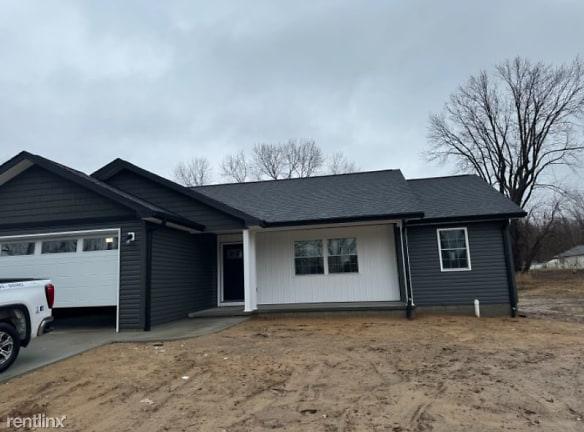 1020 Sarah St - Petersburg, IN 47567 - Home For Rent