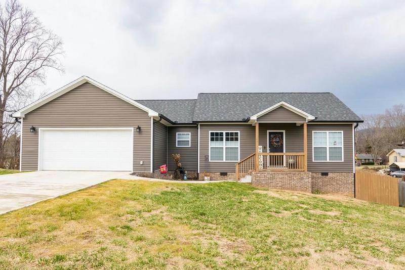 218 PHILLIPS ST, COOKEVILLE, TN 38506 Single Family Residence For Sale  MLS# 225333