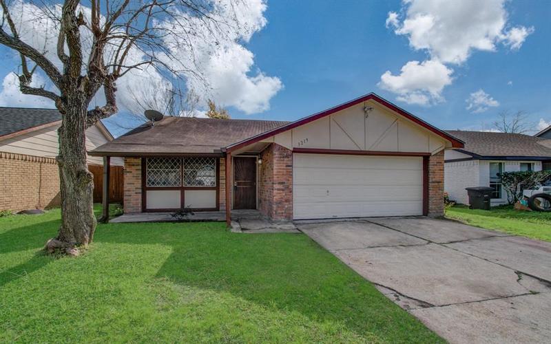 3219 Tidewater Drive, Houston, TX 77045 for Sale