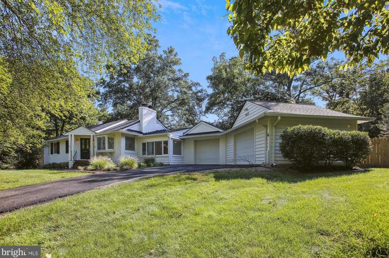 7611 Holiday Dr, Alexandria, VA 22308 - MLS VAFX2161348 for Rent