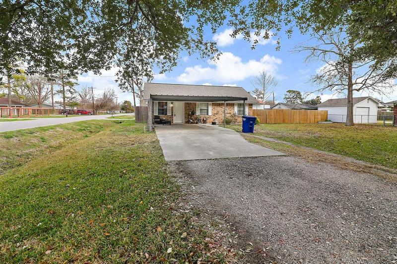 526 Elena Ln, Highlands, TX 77562 for Sale