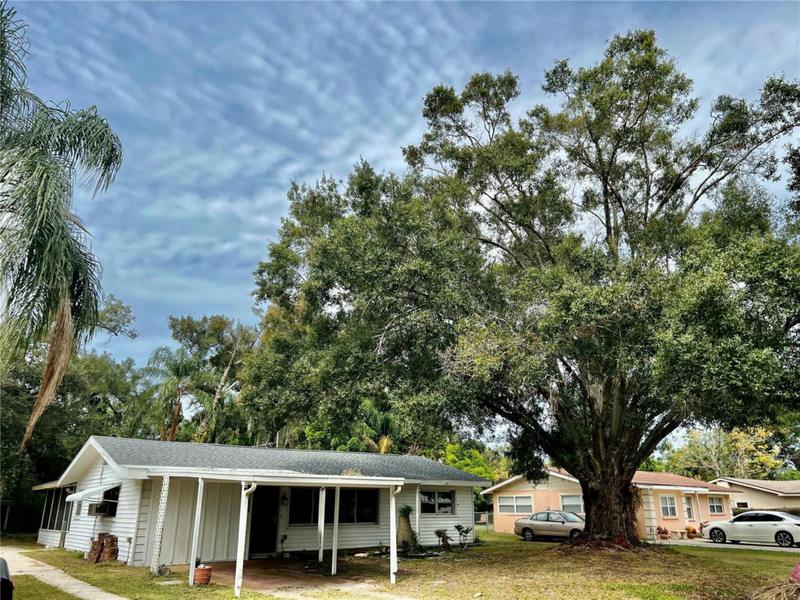 2121 DODGE AVE, SARASOTA, FL 34234 Single Family Residence For Sale  MLS# A4585438