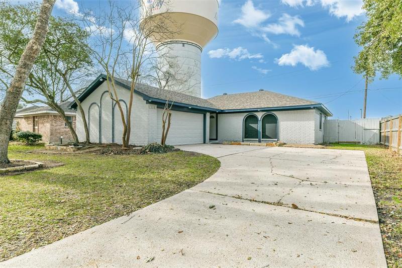 419 Seacrest Blvd, League City, TX 77573 for Sale
