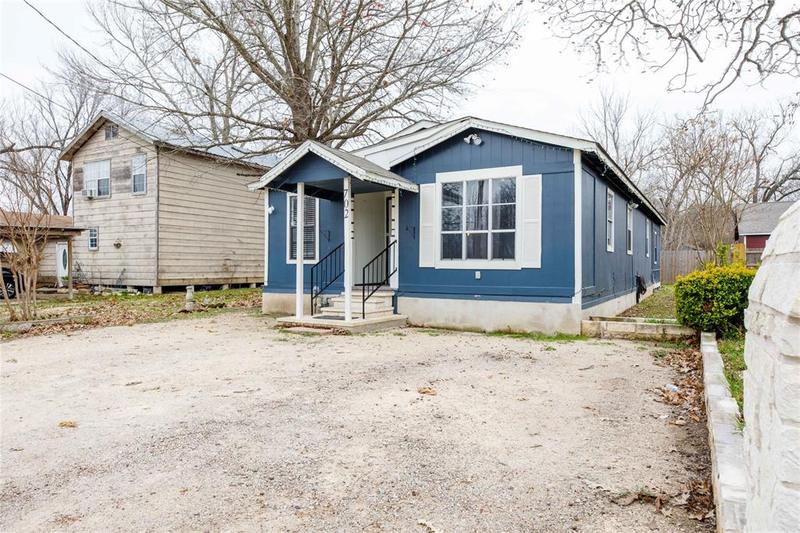 702 Pearl St, Lockhart, TX 78644 for Sale