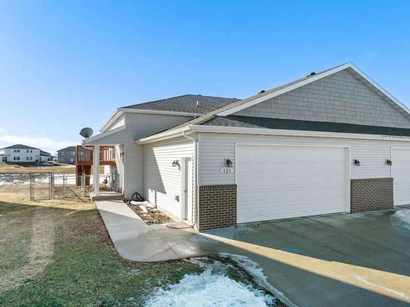 121 Mulberry Loop, Minot, ND 58703  622369609 for Sale