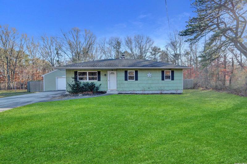 160 Patchogue Ave, Patchogue, NY 11772 - MLS 3530383 for Sale