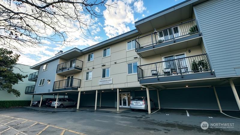 9255 Greenwood Avenue North, Unit 32, Seattle, WA 98103 for Sale