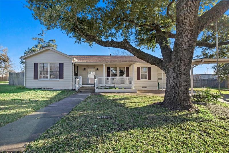 308 Gibbs St, Navasota, TX 77868 for Sale