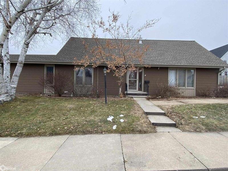 5 N 8th Street, Marshalltown, IA 50158  622715842 for Sale