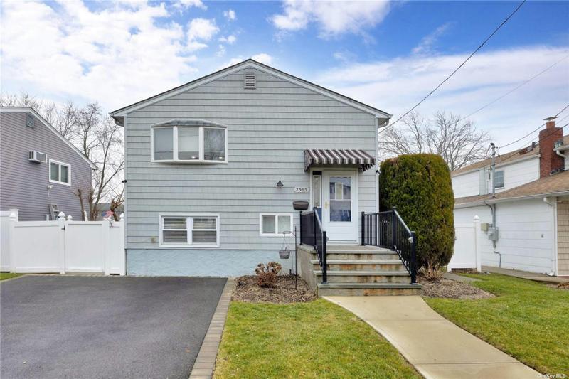 2585 MARINERS AVE, Wantagh, NY 11793 Single Family Residence For Sale  MLS# 3528394