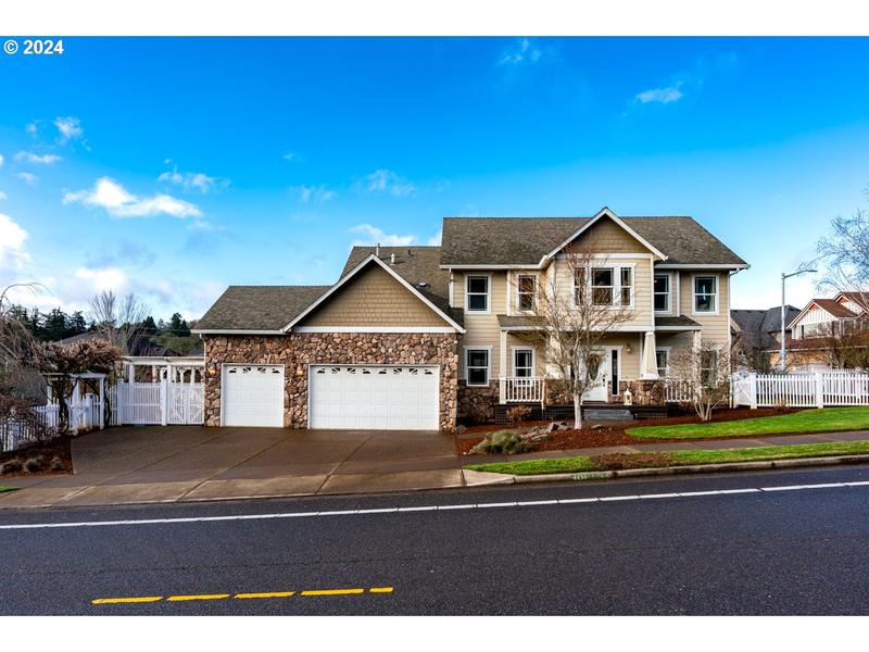 1585 TITAN DR, Salem OR 97304