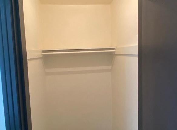 416 SW 4th St - Topeka, KS 66603 - Home For Rent