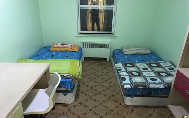 Furnished Elmhurst, Queens room for rent in 5 Bedrooms, Apartment for 885 per month. Room ID 4739014