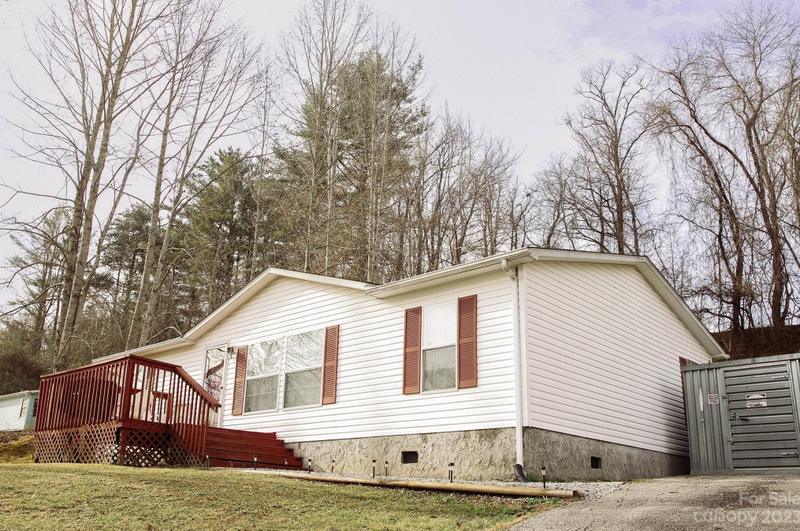 138 Chapel St, Spruce Pine, NC 28777 - MLS 4106322 for Sale