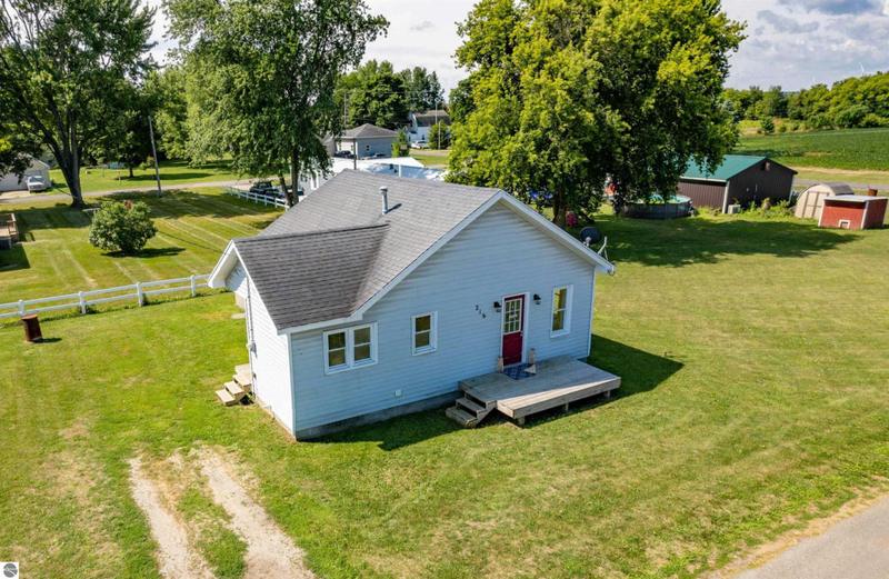 216 W NALDRETT, Middleton, MI 48856 Single Family Residence For Sale  MLS# 1919048