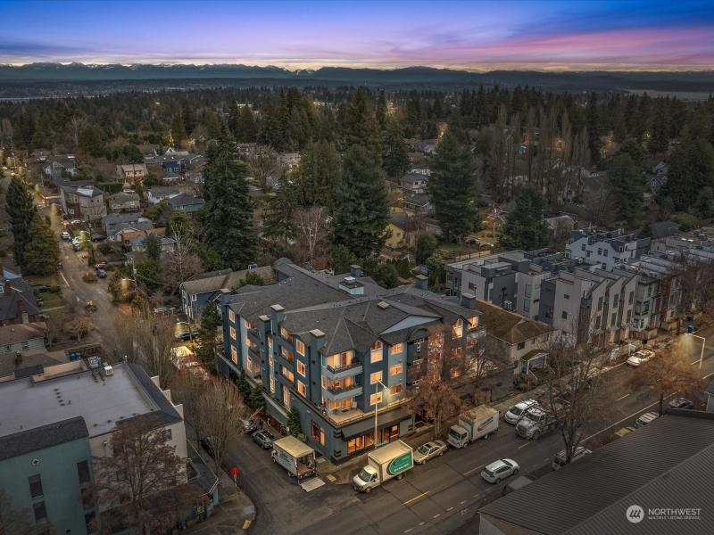 9222 Roosevelt Way Northeast, Unit 201, Seattle, WA 98115 for Sale