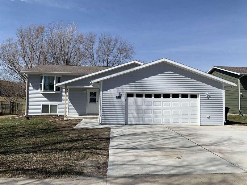 3015 Mary St. Yankton, SD 57078  604584781 for Sale