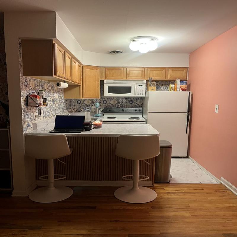 Rental listing in Edgewater, North Side. Contact the landlord or property manager direct about rental.
