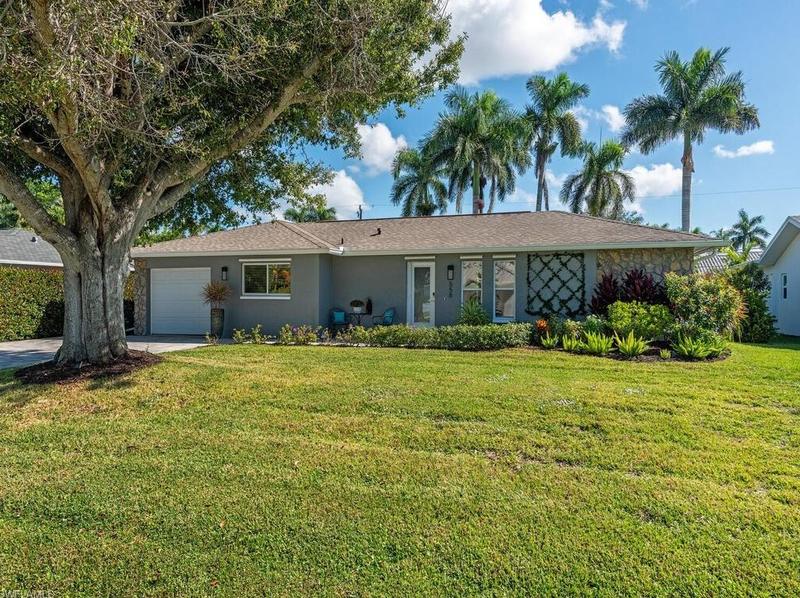 558 W Valley Dr, Bonita Springs, FL 34134 - MLS 224007377 for Sale
