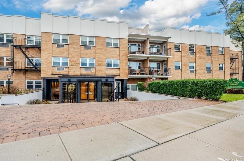 10 Lenox Rd #3-N, Rockville Centre, NY 11570 - MLS 3528757 for Sale