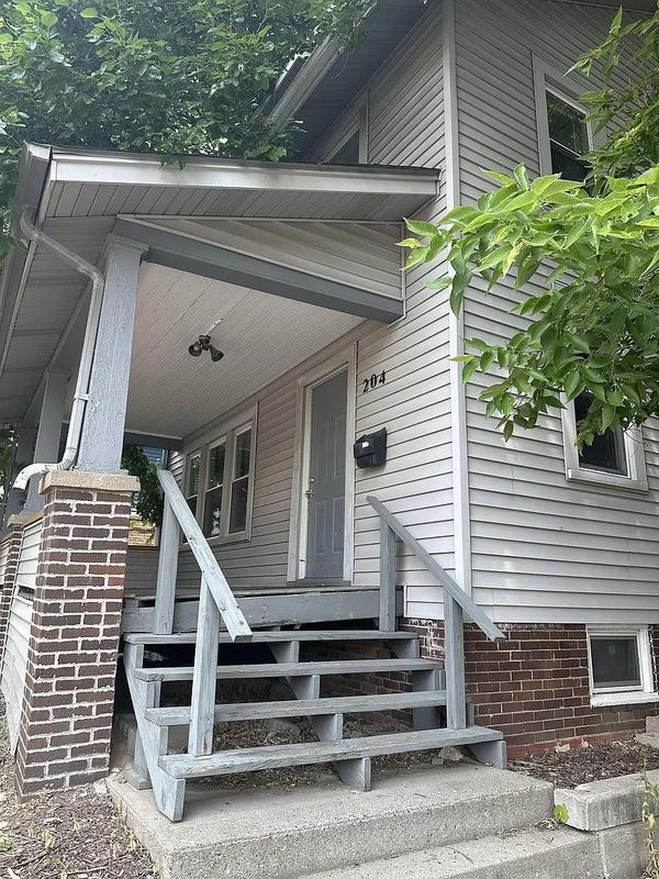 Rental listing in Urbana, Champaign County. Contact the landlord or property manager direct about rental.