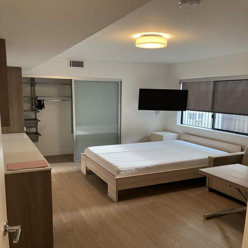 Furnished Brentwood, West Los Angeles room for rent in 4 Bedrooms, Apartment for 2163 per month. Room ID 4738442