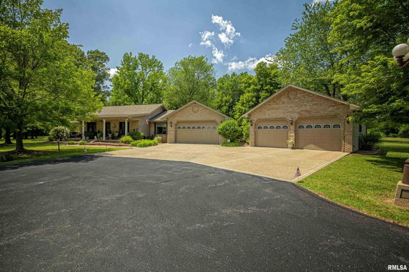 1300 SHAWNEE TRL, Carterville, IL 62918 Single Family Residence For Sale  MLS# EB452026 for Rent