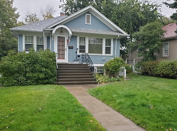 2217 1st Ave S unit Upstairs - Great Falls, MT 59401 - Home For Rent