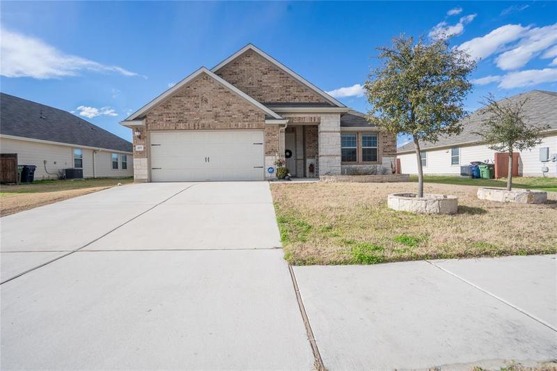 207 Balsam St, Hutto, TX 78634 for Sale