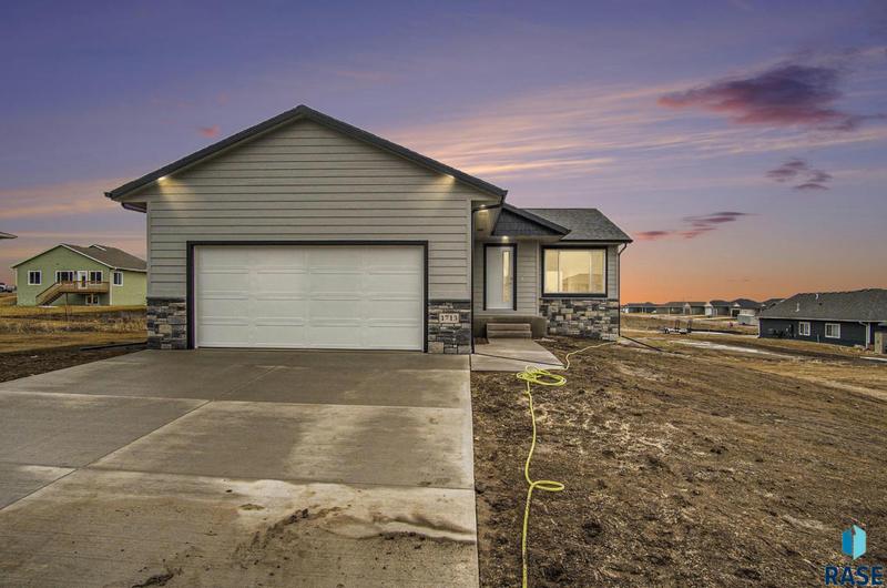 1713 E 70TH ST N, Sioux Falls, SD 57104 Single Family Residence For Sale  MLS# 22400948 for Rent